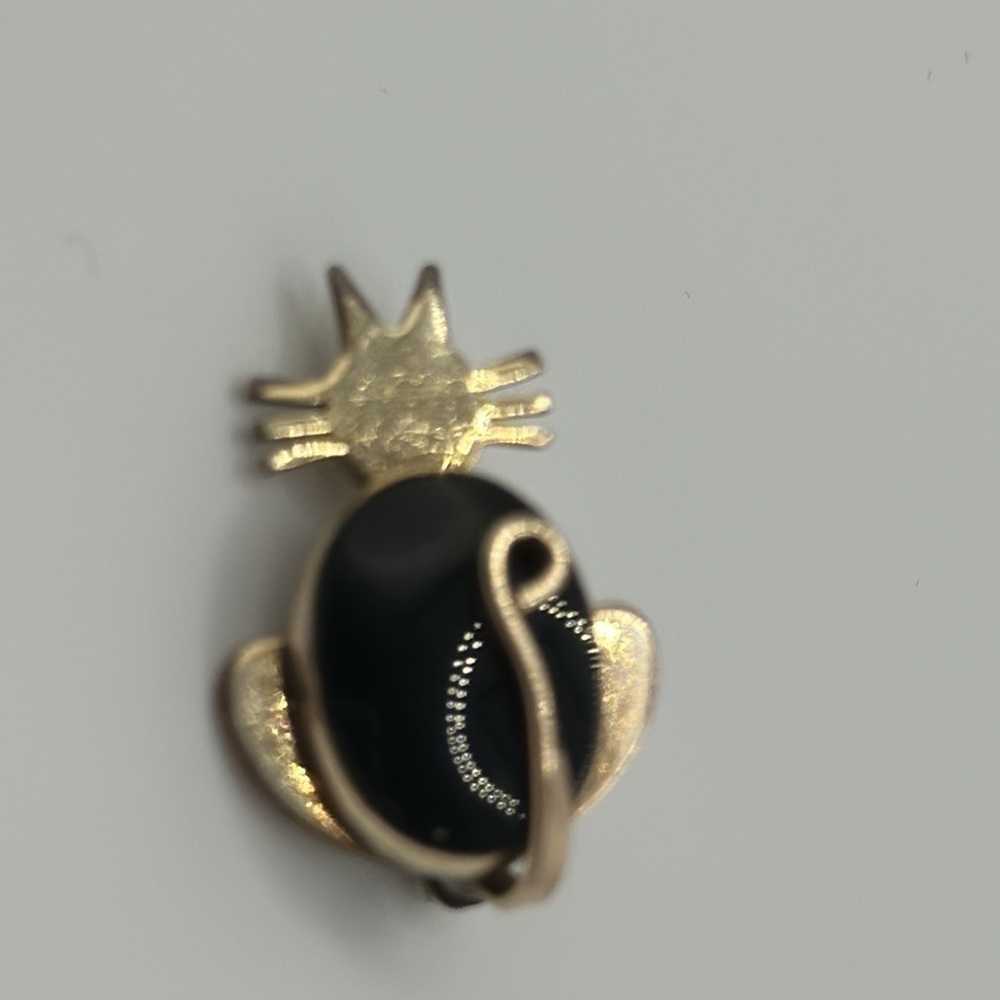12k Gold plated ónix cat brooch